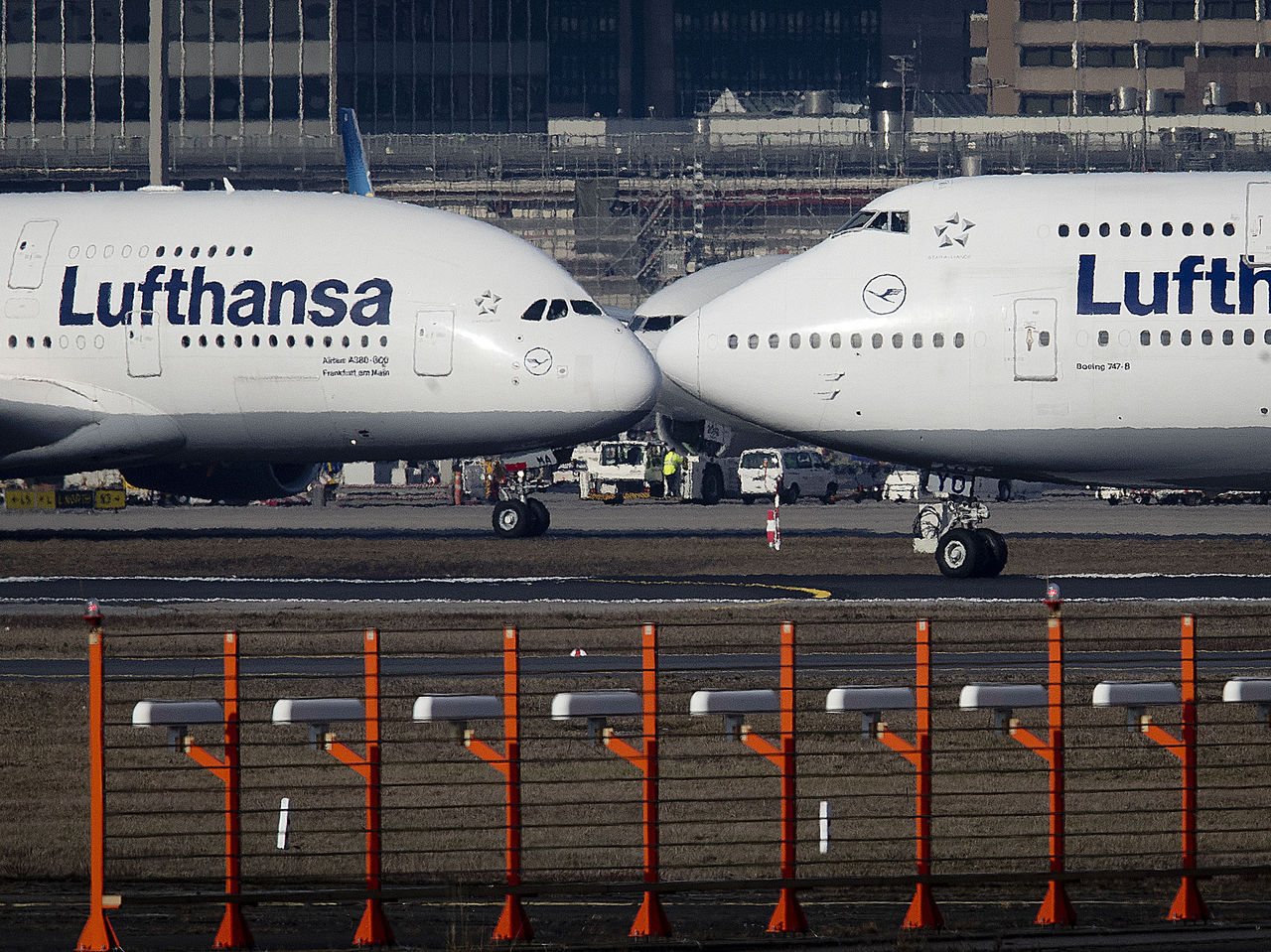 Lufthansa приостановила полеты над Афганистаном.