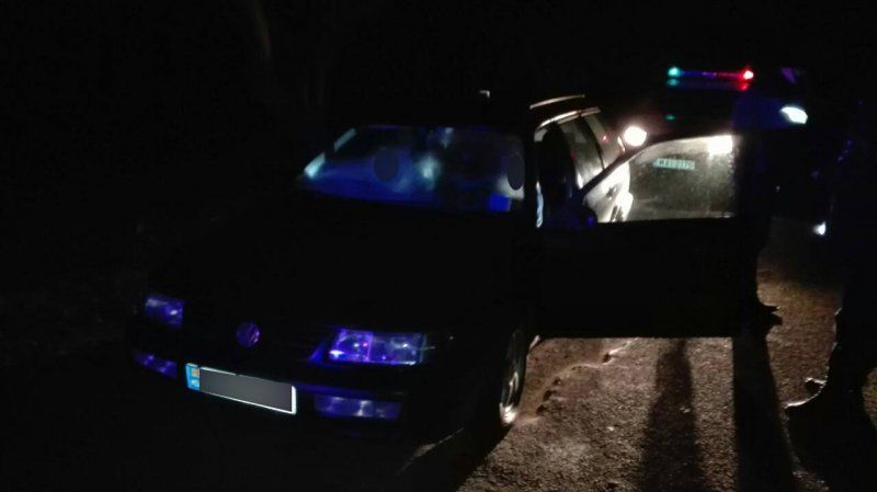 Reținuți pe urme fierbinți, după ce au furat un autoturism. Foto: border.gov.md