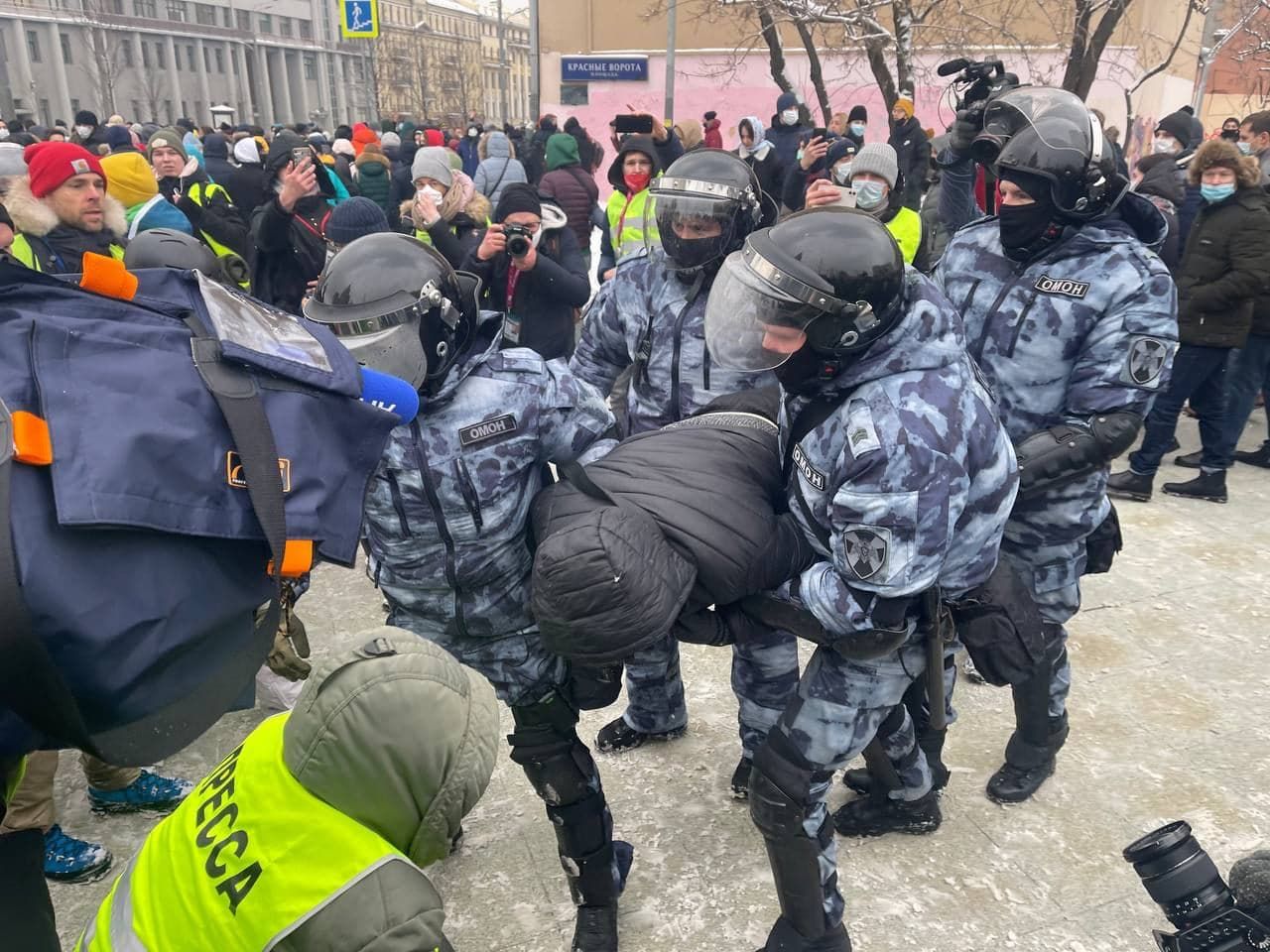 В Москве начались задержания возможных участников незаконной акции.
