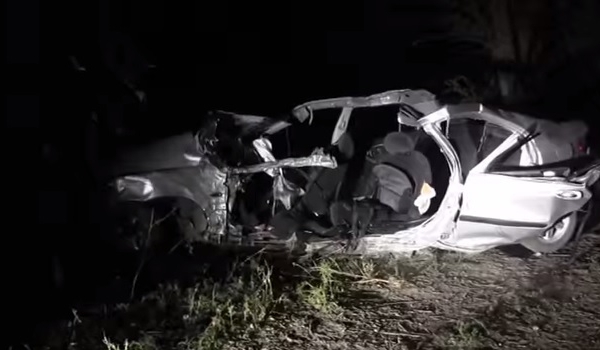 Un tanar, in varsta de 20 de ani, care se afla in masina care s-a izbit intr-un copac in satul Bulboaca, Anenii Noi, a murit noaptea trecuta.