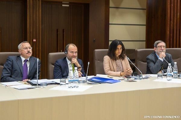 Парламентские фракции встретились с экспертами Венецианской комиссии.