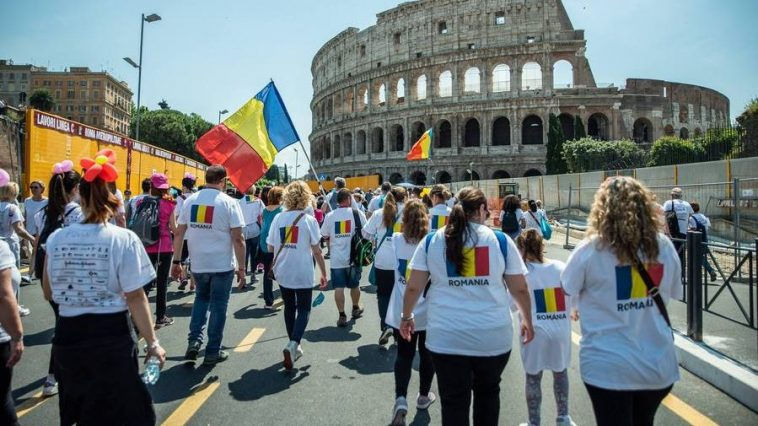 Tot mai mulți români plecați în Italia la muncă revin în țară.