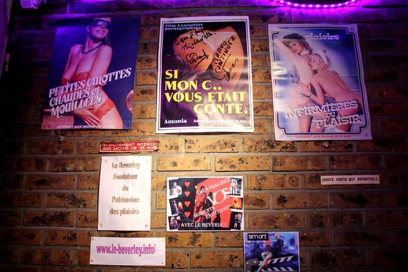 Cinematograful erotic din Paris se închide din cauza pornografiei online