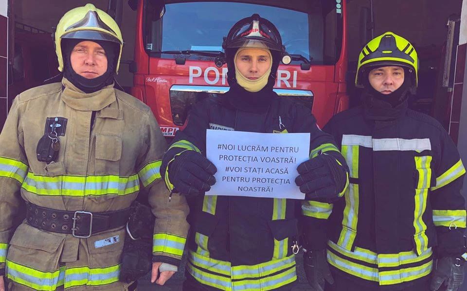 Пожарные и спасатели призывают жителей соблюдать правила защиты от COVID-19.