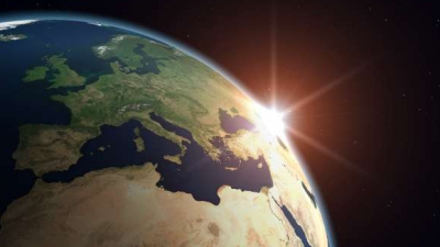 Orbita Terrei pare să fie ideală, planeta noastră aflându-se permanent în zona propice pentru apariţia şi evoluţia vieţii.