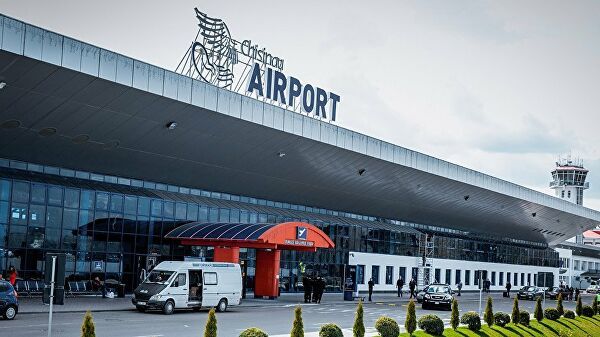 Представители аэропорта пояснили, почему самолеты еще совершают рейсы.