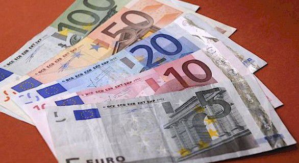 foştii comisari au primit indemnizaţii „de tranziţie“  în valoare de aproximativ 3,8 milioane de euro.