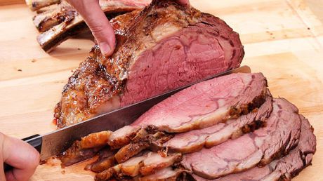 Consumul de carne contribuie, aproape în aceeaşi proporţie ca şi consumul de zahăr, la apariţia obezităţii. Foto: seriouseats.com
