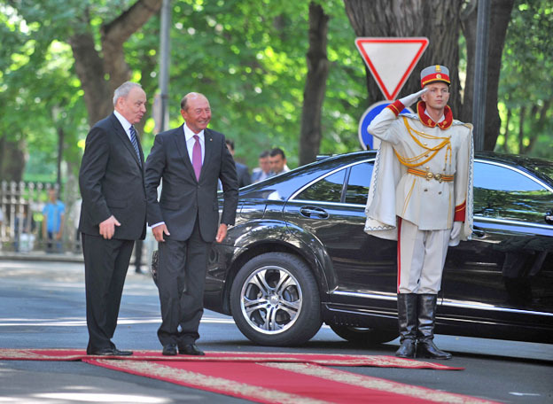 Afirmaţiile preşedintelui Traian Băsescu privind posibilitatea unirii României cu Republica Moldova riscă să blocheze integrarea europeană a Republicii Moldova.