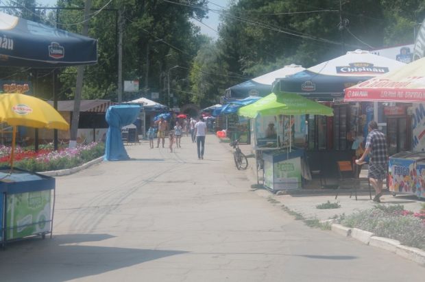 Kebab periculos, comercializat în zona de odihnă Vadul lui Vodă. Foto: ziarulnational.md