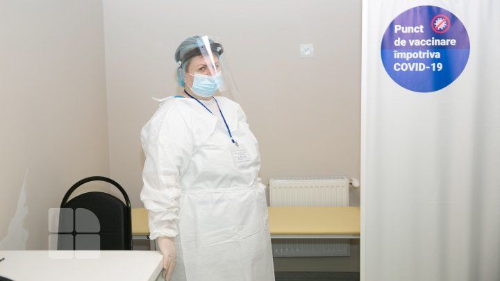 В Молдове началась вакцинация спасателей.