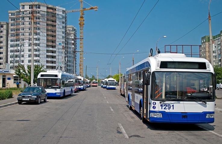 Доходы городского электротранспорта снизились более чем в два раза