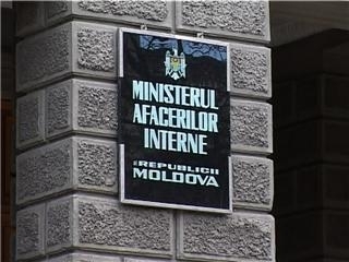 Сотрудник МВД получил пулю из пистолета Макарова.