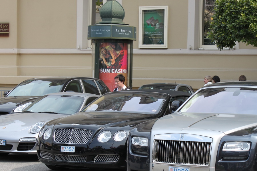 Власти не считают люксовыми авто за несколько сотен тысяч евро.