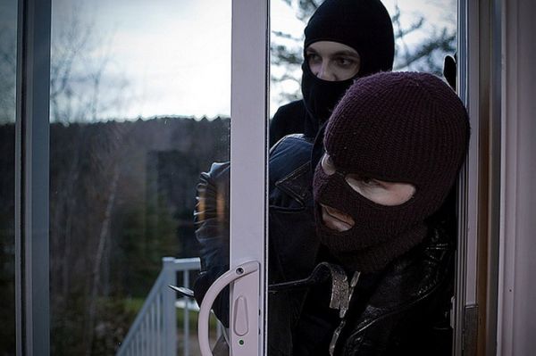Сбежавший грабитель рискует получить до 7 лет лишения свободы за попытку грабежа.