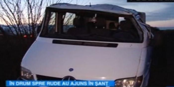 Un microbuz cu trei oameni s-a răsturnat, în după-amiaza zilei de ieri, 7 noiembrie, lângă satul Cojuşna, raionul Străşeni.