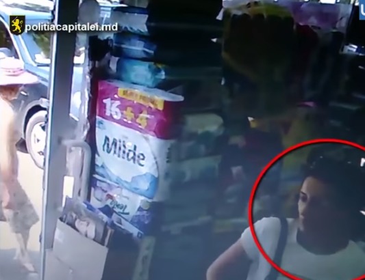 В полицию обратилась жертва, которая обнаружила исчезновение телефона после того, как она побывала в магазине косметики.