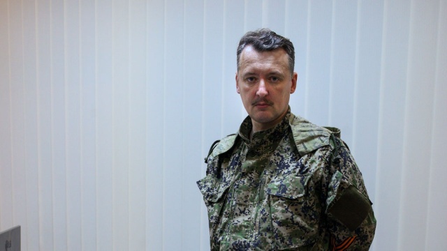 По словам Стрелкова, итальянский журналист Андреа Роккелли и его переводчик Андрей Миронов погибли по вине радикалов Нацгвардии.
