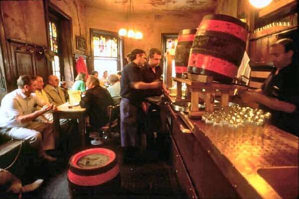 В Германии разорился владелец бара, обещавший шнапс за голы.