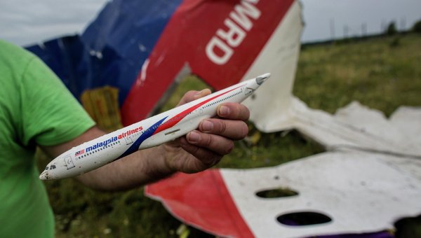 Malaysia Airlines выплатила родственникам погибших в катастрофе по 5 тыс. евро.