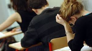 Ministerul Educației va elimina candidații în lucrările de BAC ale cărora vor fi descoperite răspunsuri similare celor publicate pe internet. Foto: realitatea.net