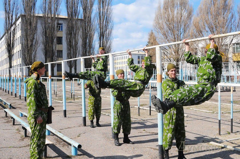 Согласно Указу общими задачами физической подготовки военнослужащих в военно-спортивном подразделении являются: развитие и постоянное совершенствование физических данных личности