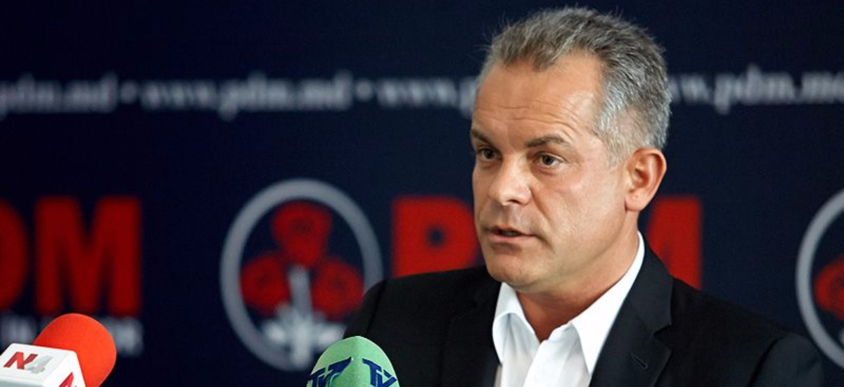 Interpol nu dezvăluie date privind monitorizarea, dar în conformitate cu mai multe surse, Plahotniuc deja aproximativ o jumătate de an, nu a părăsit Moldova.