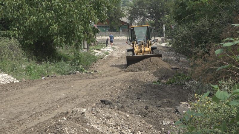 Для обеспечения проезда на дорогах района Туканяска примэрия Комрата подключила 10 единиц техники.