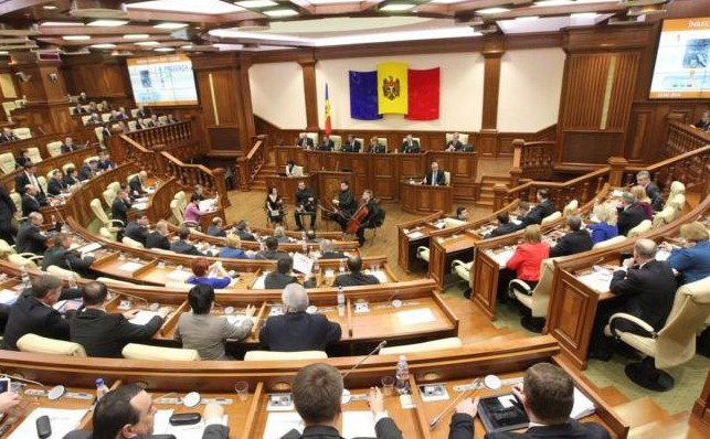 Comisia de anchetă va prezenta raportul privind situaţia de la Banca de Economii. Decizia a fost luată ca urmare a solicitării BNM de a extinde moratoriul asupra BEM, Băncii Sociale şi Unibank.