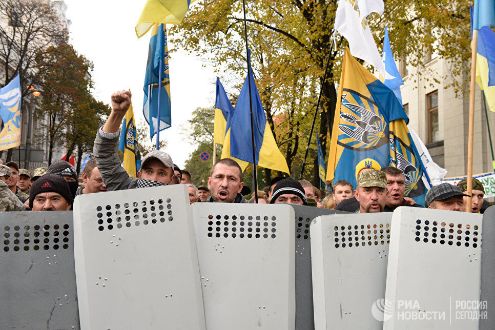 Между протестующими и правоохранителями произошли несколько столкновений. 