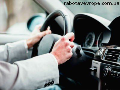 При проверке документов 35-летнего водителя вызвала сомнения подлинность рукописной доверенности.