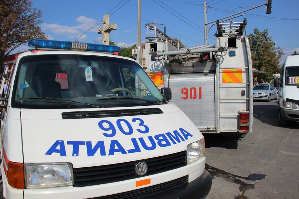 O ambulanţă a fost surprinsă la Cahul în timp ce transporta pasageri. Foto: moldova24.info