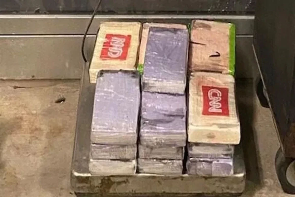Полиция Эквадора изъяла 1,6 тонны кокаина с логотипом CNN.