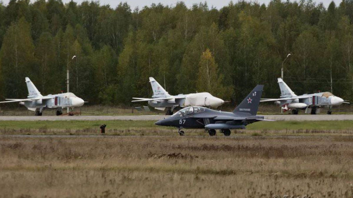 NATO: Dronele ucrainene au distrus până la 13 avioane rusești.
