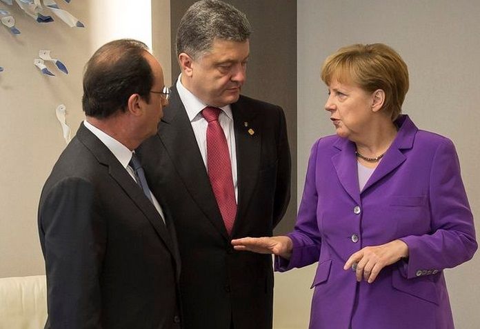 Продолжаются трехсторонние переговоры с канцлером Меркель и президентом Олландом.