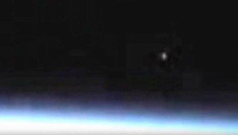 Приближающийся к Земле неопознанный объект сняли на видео с МКС.