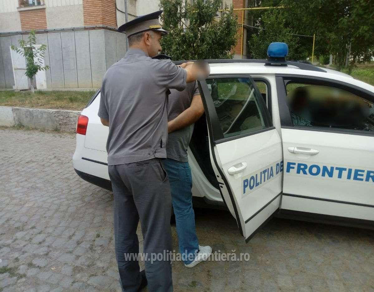 Мужчина фигурировал в расследовании, связанном с фальсификацией и подделкой документов. Фото: politiadefrontiera.ro.