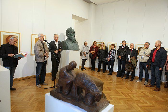 В Кишиневе открылась выставка, посвященная скульптору Плэмэдялэ.