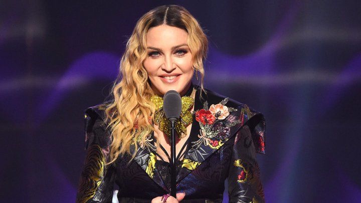 Greu de imaginat: Cum a fost surprinsă Madonna în avion