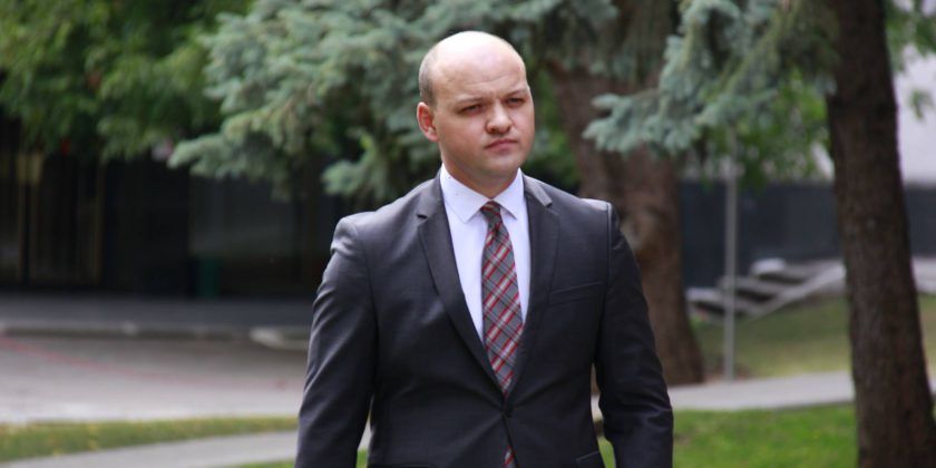 Издание ZdG назвало возможную причину увольнения замдиректора СИБ.