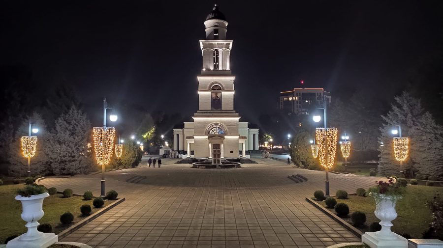 В столице уличное освещение будут отключать с 7 утра до 5 вечера.