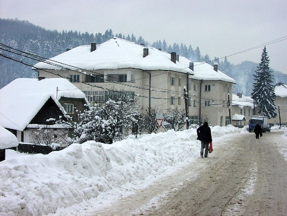 Salvamontiştii avertizează că în munţii Parâng şi în Făgăraş este pericol de avalanşă.