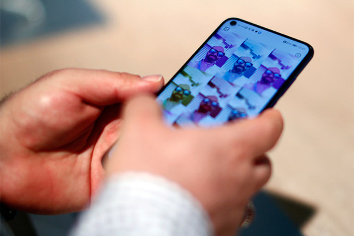 Samsung Galaxy S10 взломали "ненастоящим" отпечатком пальца.