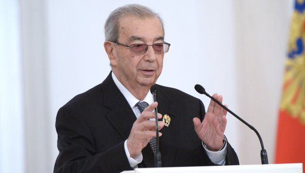 Факт кончины Евгения Примакова подтвердил его внук.