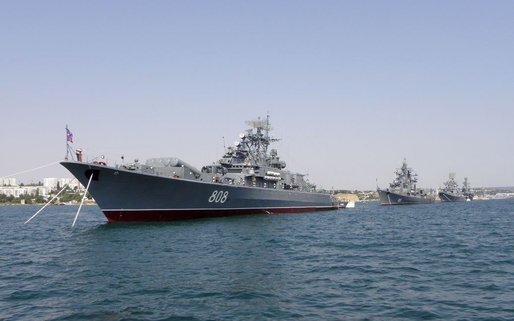 В Черном море выросла группировка кораблей армии РФ.