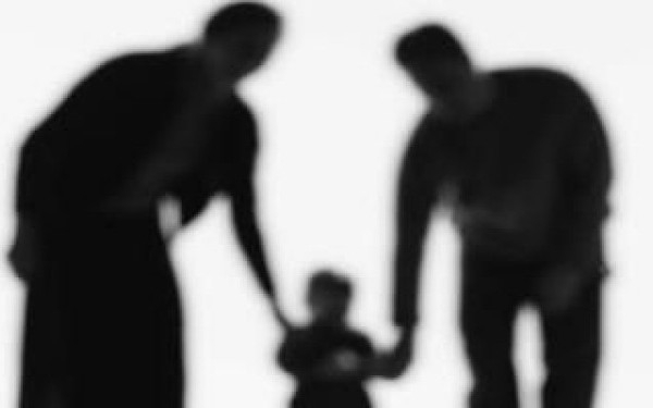 In ciuda sanselor mici ca nou-nascutul sa treaca de primii ani de viata, couplul a decis sa il primeasca in familia lor.
