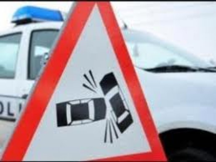 O persoană a decedat, iar alte 3 au fost transportate la spital cu diverse leziuni în urma unui accident rutier.