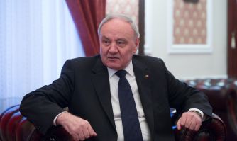 Președintele Republicii Moldova, Nicolae Timofti, a semnat decretele privind eliberarea din funcție a patru magistrați, transmite CURENTUL.