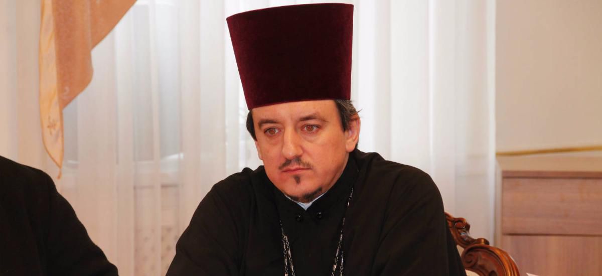 Acum două zile, maşina secretarului eparhial al Mitropoliei, Vadim Cheibaș, a fost spartă, iar din ea au fost furate sume impunătoare de bani. 