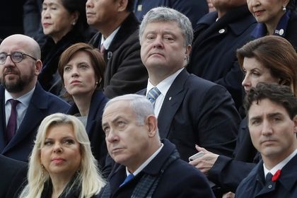 Трамп не подал руки Порошенко.